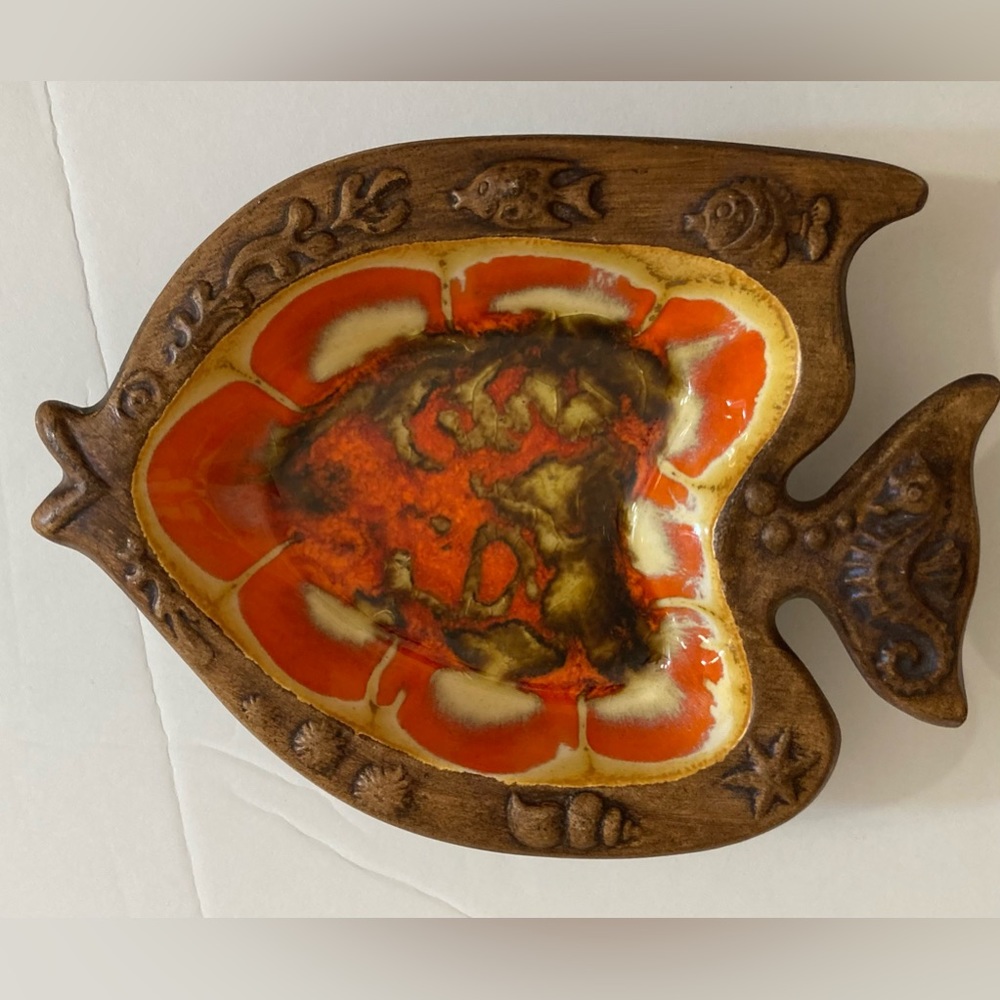 Treasure craft fish dish USA pottery